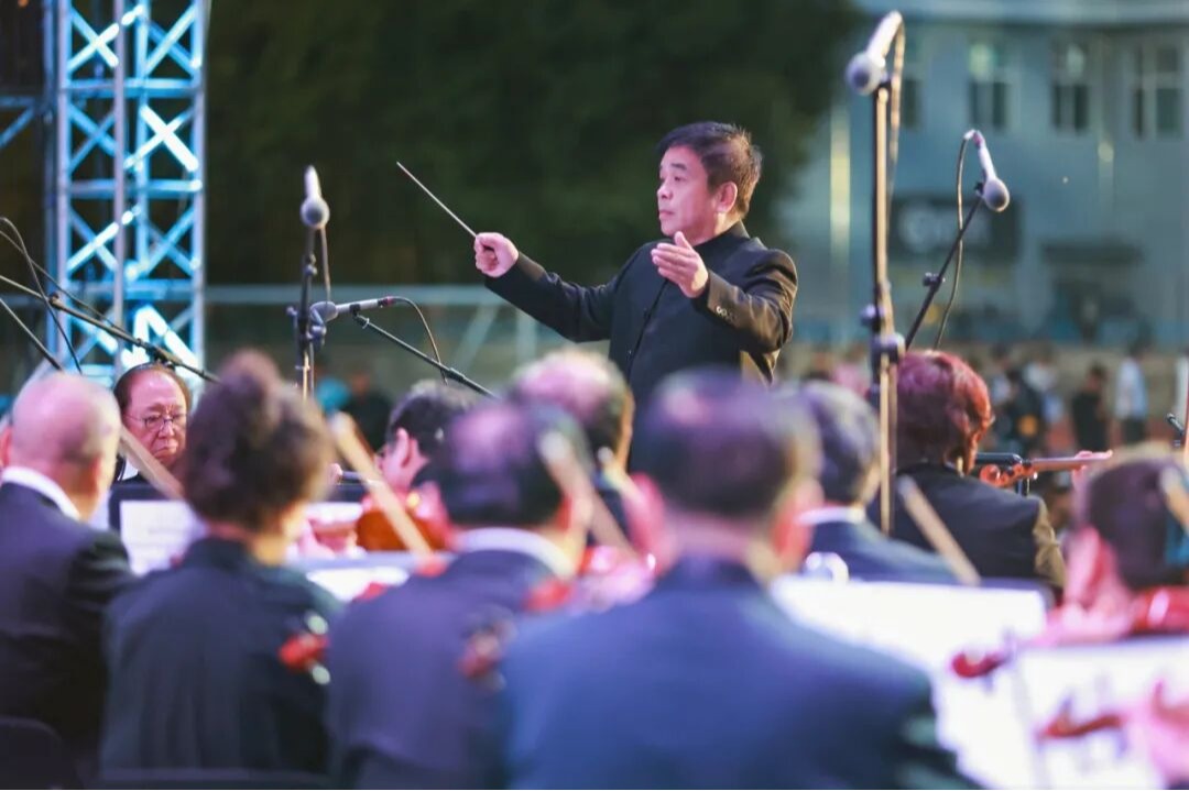 交响乐响彻华德校园，热血乐章献礼祖国