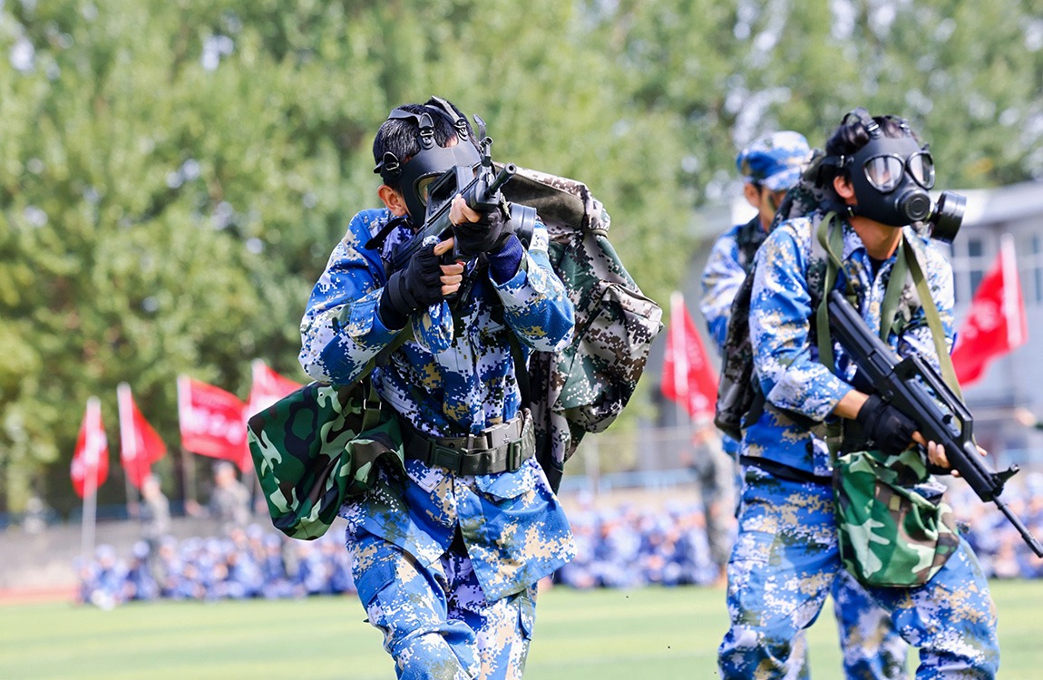 请检阅！九游会J9.(中国)官方网站2025级新生军训高燃收官