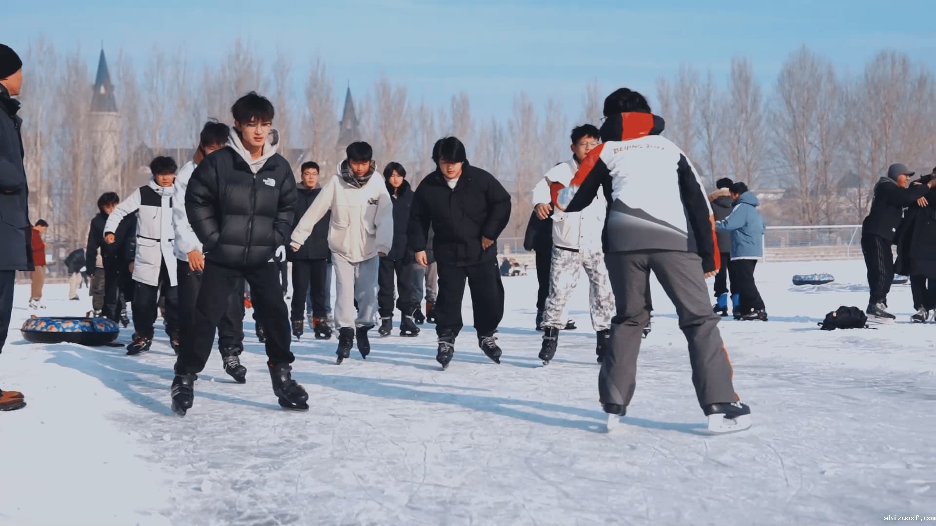 特色冰上课 畅享冰雪运动乐趣